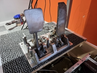 Sega-Rally-cabinet-pedals-8